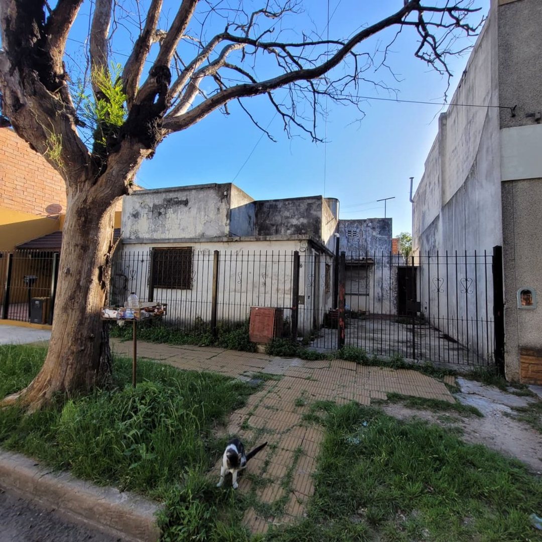 LOTE  CON CASA A DEMOLER