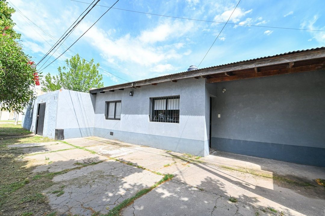 CASA EN VENTA 3 DORM EXCELENTE UBICACION