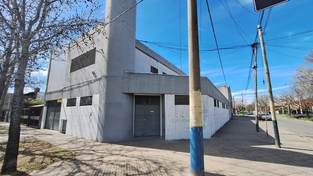 VENTA DEPÓSITO CON OFICINAS FISHERTON