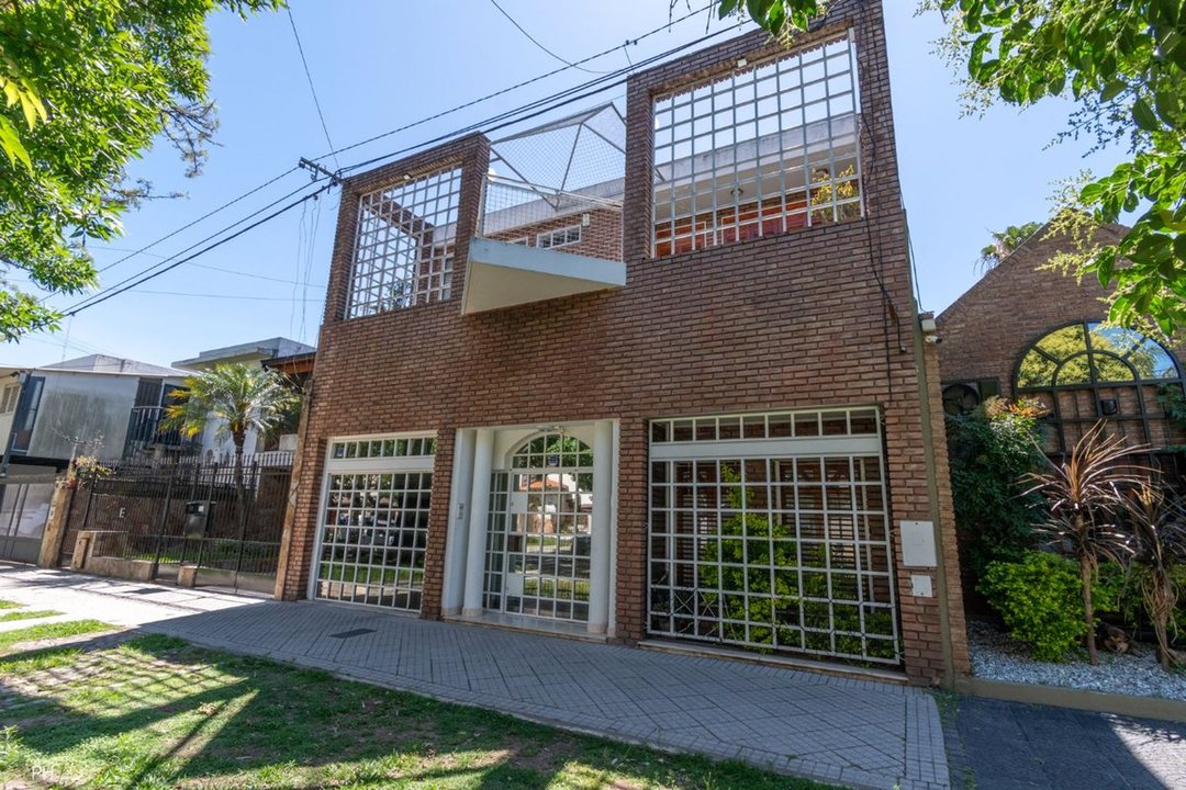 VENTA CASA 3 DORMITORIOS BARRIO ROQUE SAENZ PEÑA.
