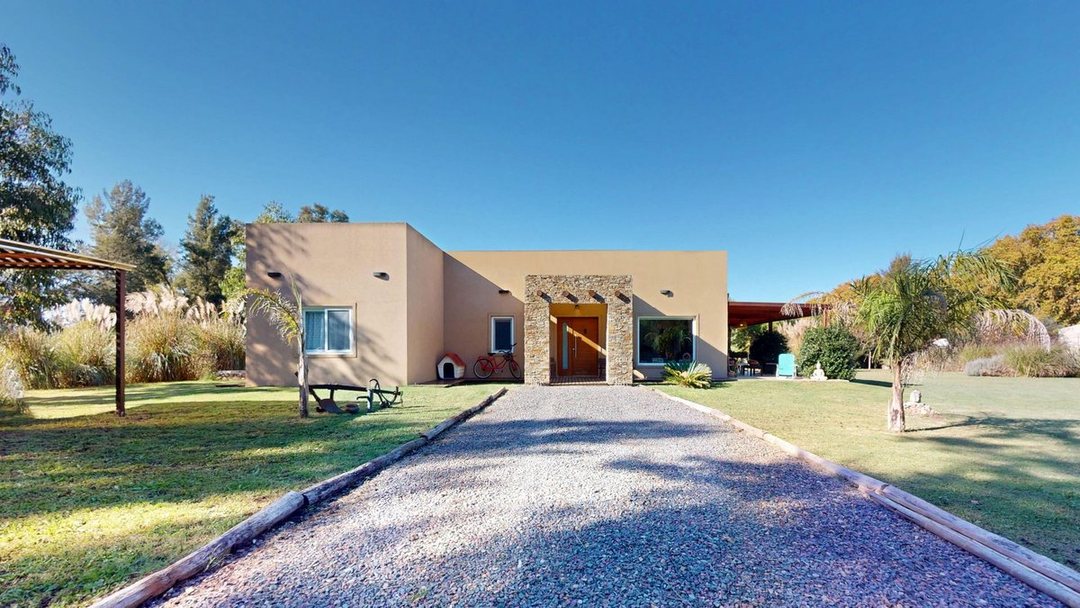 CASA A LA VENTA EN BARRIO LAS MALVINAS II