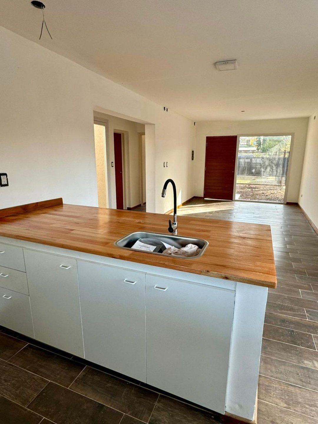 CASA EN VENTA DOS DORMITORIOS FUNES ZONA 8