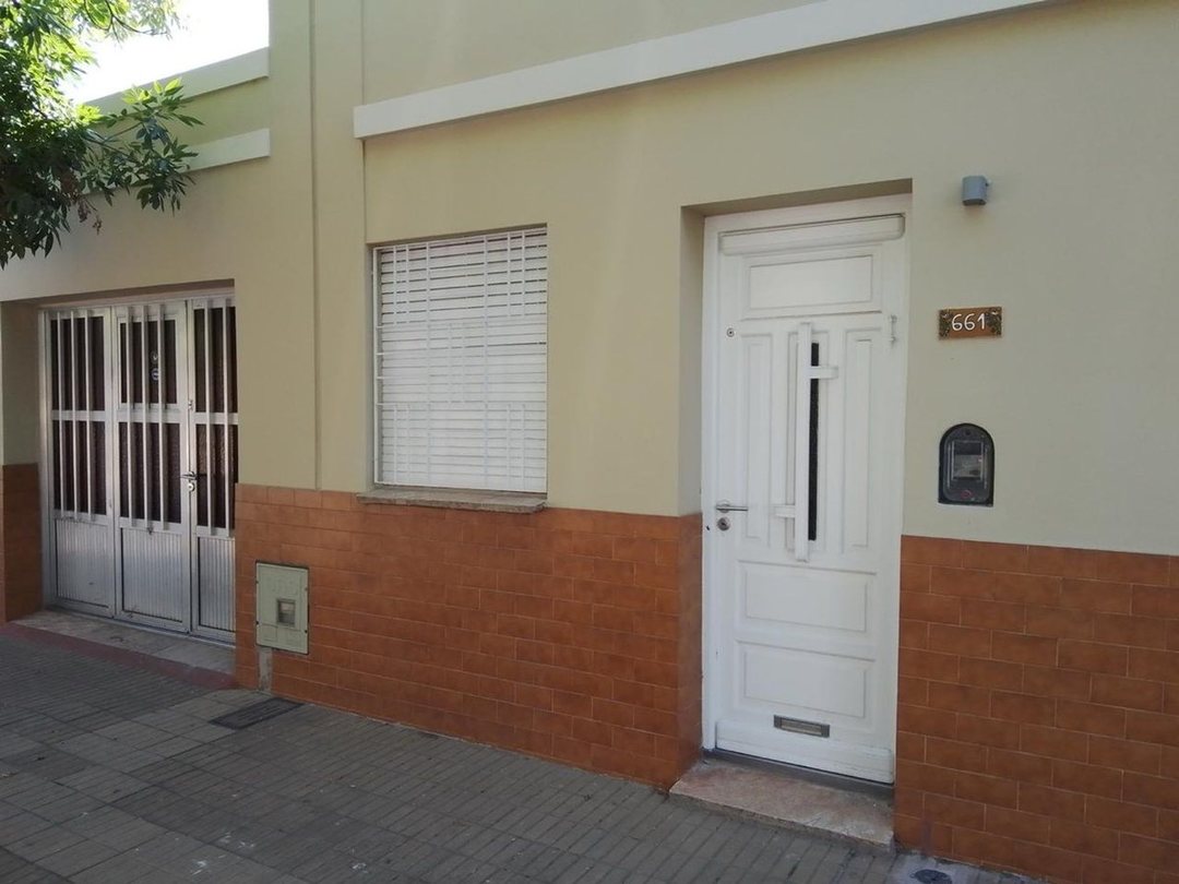 CASA, 2 DORMITORIOS  EN BARRIO CATEDRAL!!
