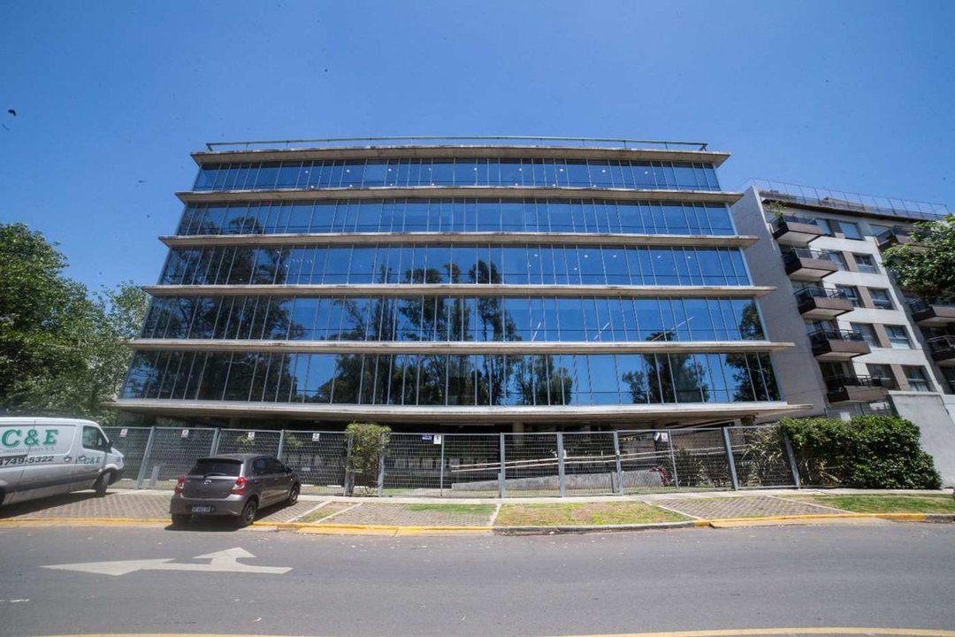 OFICINAS 470 m2 PLANTA LIBRE en OLIVO, 8 cocheras
