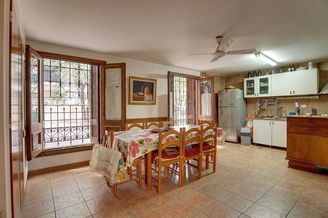 HERMOSA CASA LOTE PROPIO 6 AMB.- VENTA / MONSERRAT
