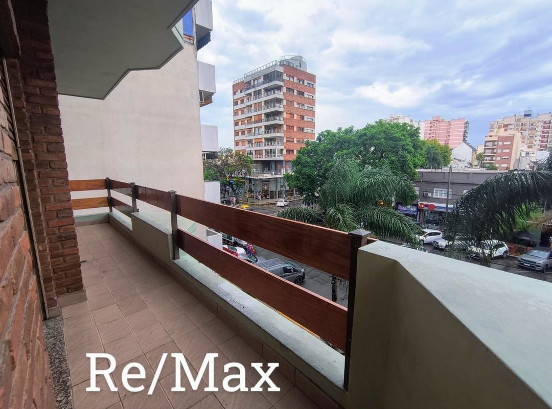 DEPARTAMENTO 5 AMBIENTES RAMOS MEJIA 243M2 COCHERA
