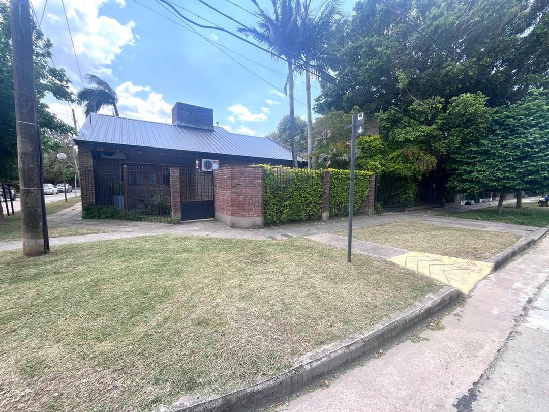 Se vende casa de tres dormitorios en Bº Judiciales