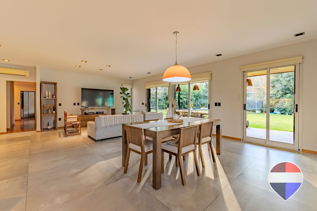 CASA EN VENTA EN City Bell