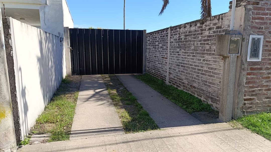 SE VENDEN COCHERAS Y GALPON, EXCELENTE UBICACION