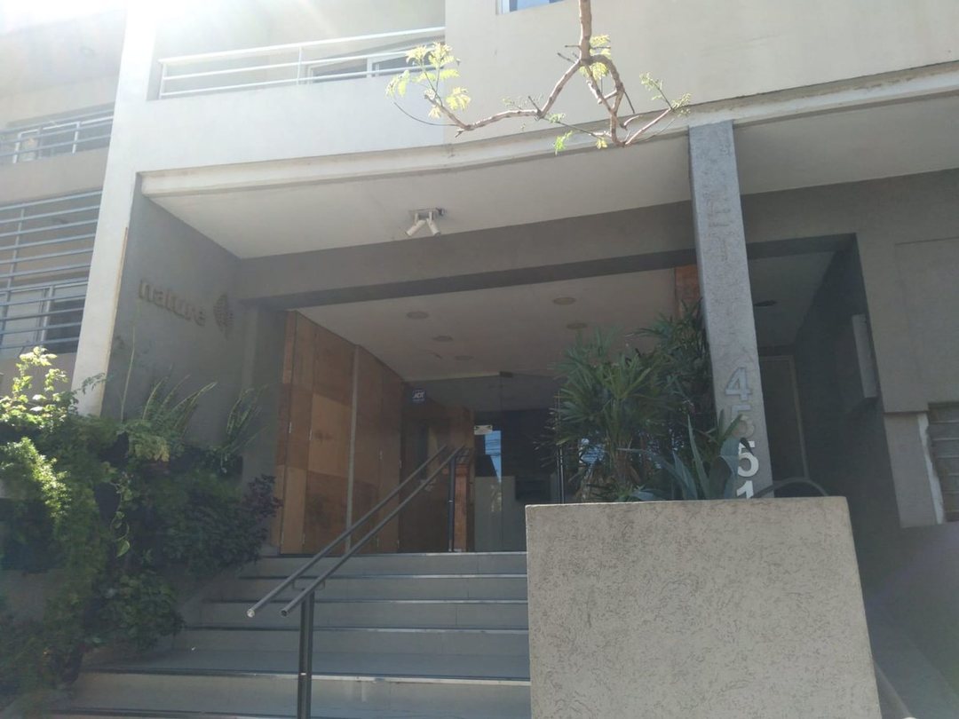 MONOAMBIENTE CON COCHERA Y BALCON EN CASEROS