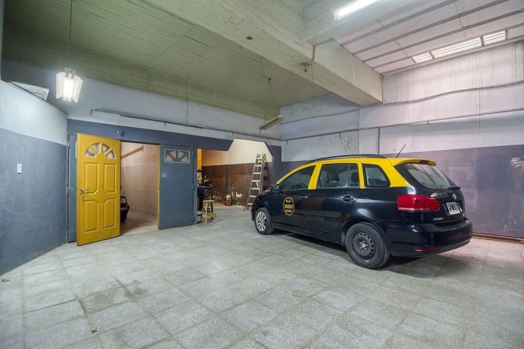 OPORTUNIDAD Vta Deposito + Casa PA 3 Amb - B° Naon