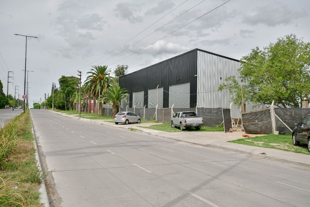 GALPON  DIVISIBLE/ LOCALES A LA VENTA EN LA PLATA