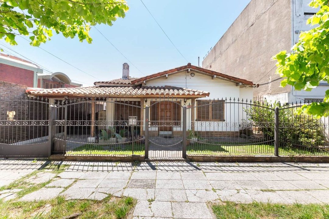 VENTA CASA 4 AMB GARAGE VILLA LUZURIAGA - PERMUTA