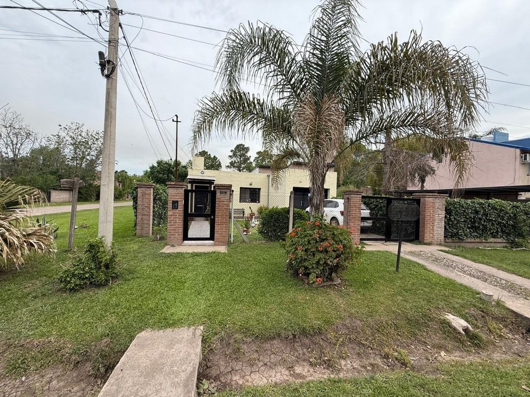 VENTA CASA 2 DORMITORIOS Bº LOS NOGALES IBARLUCEA