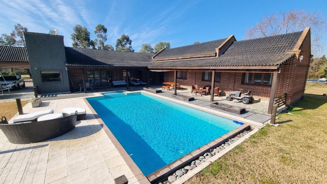 Casa en venta de 3 dormitorios -Campos de Roca I