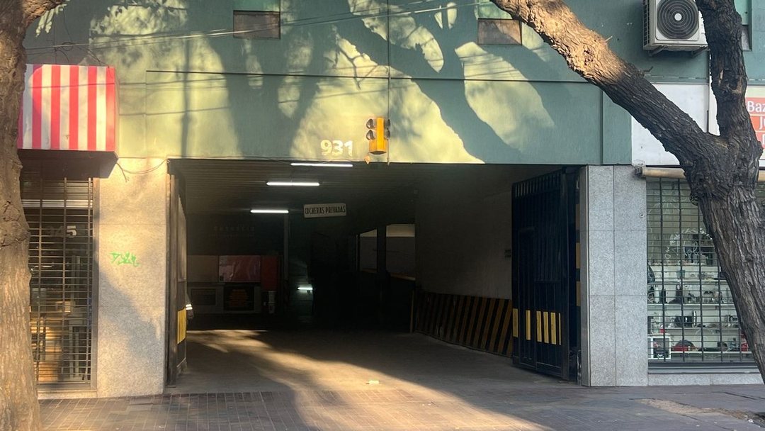 HERMOSA COCHERA DE CATEGORIA CENTRO MENDOZA