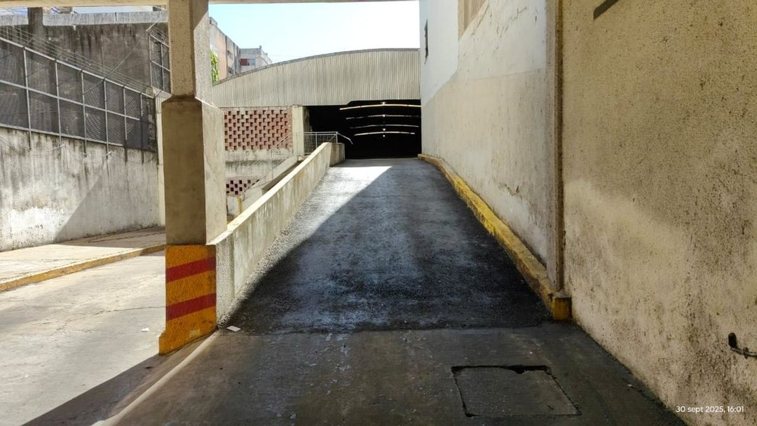 VENTA COCHERA EN ABASTO