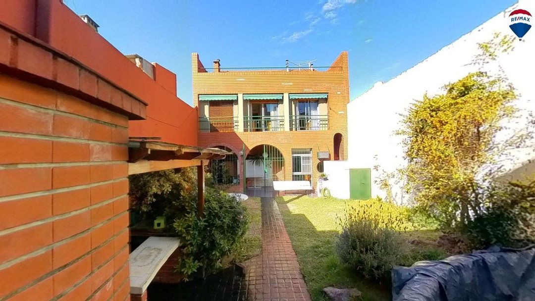 VENTA CASA 6 AMB JARDIN PILETA COCHERA LINIERS