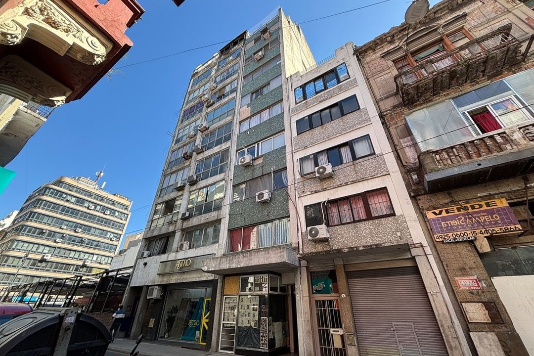 Venta -Monoambiente al frente apto prof. Monserrat