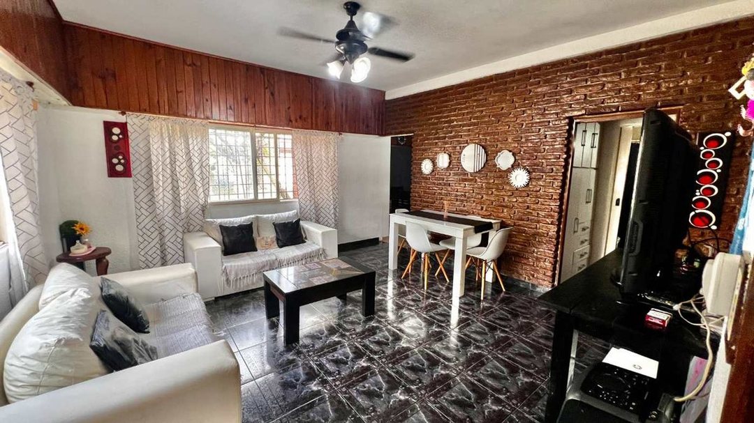 Venta Casa 3 amb. con cochera en Ituzaingo