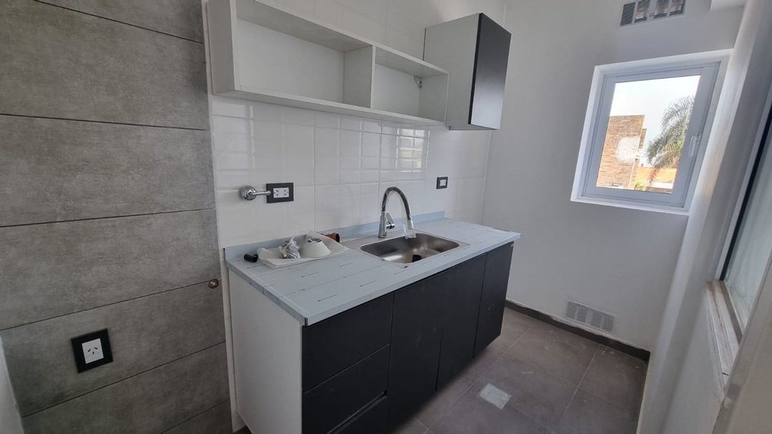 DEPARTAMENTO DE 2 DORMITORIOS CON COCHERA Y PATIO