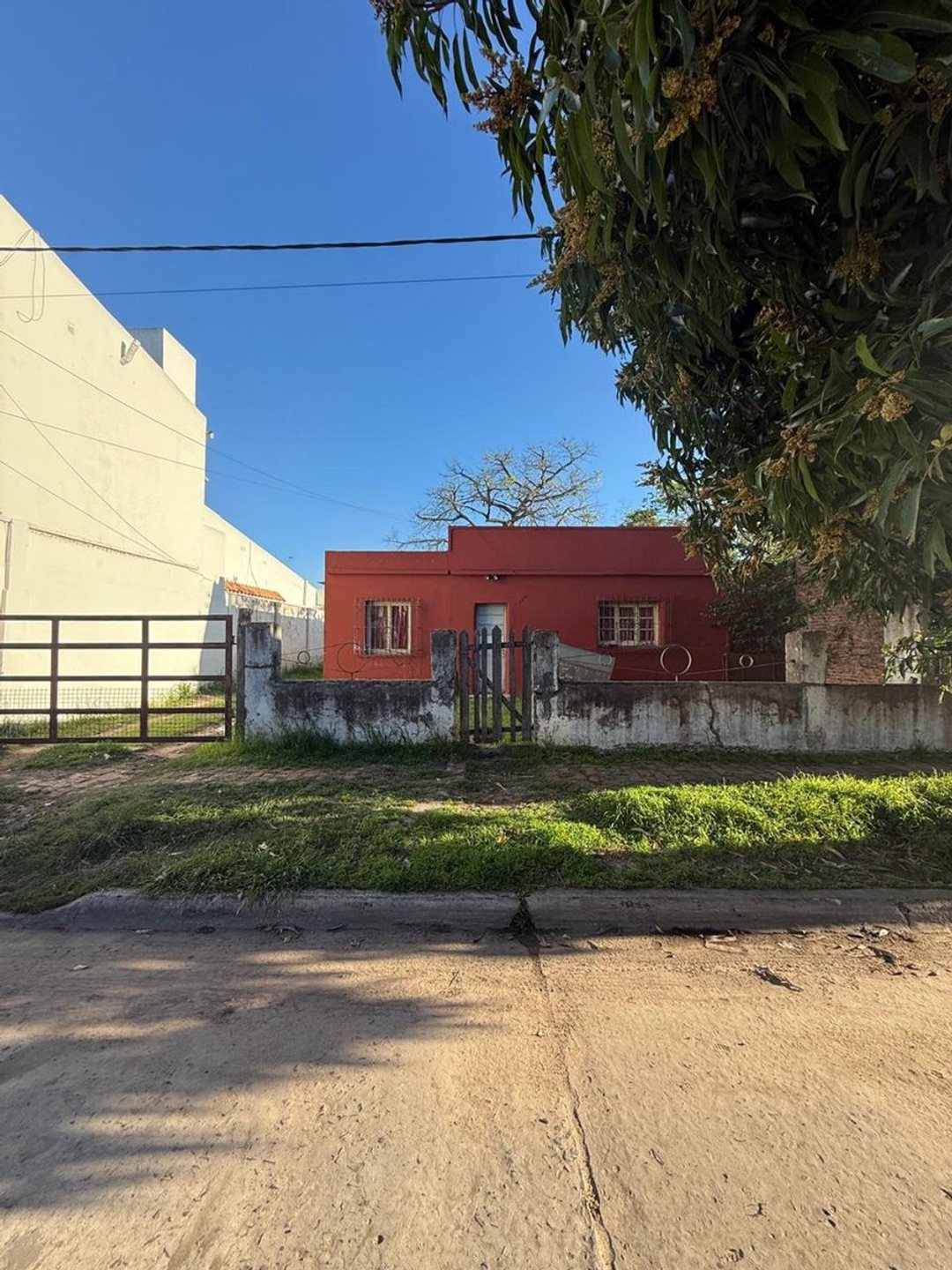 CASA EN VENTA A RESTAURAR EN GOYA CORRIENTES