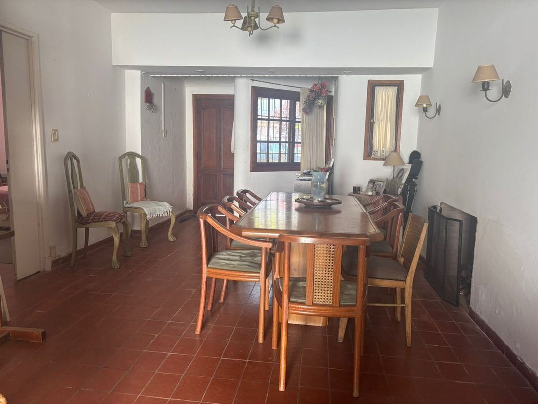 Venta casa 5 ambientes Martinez con Pileta