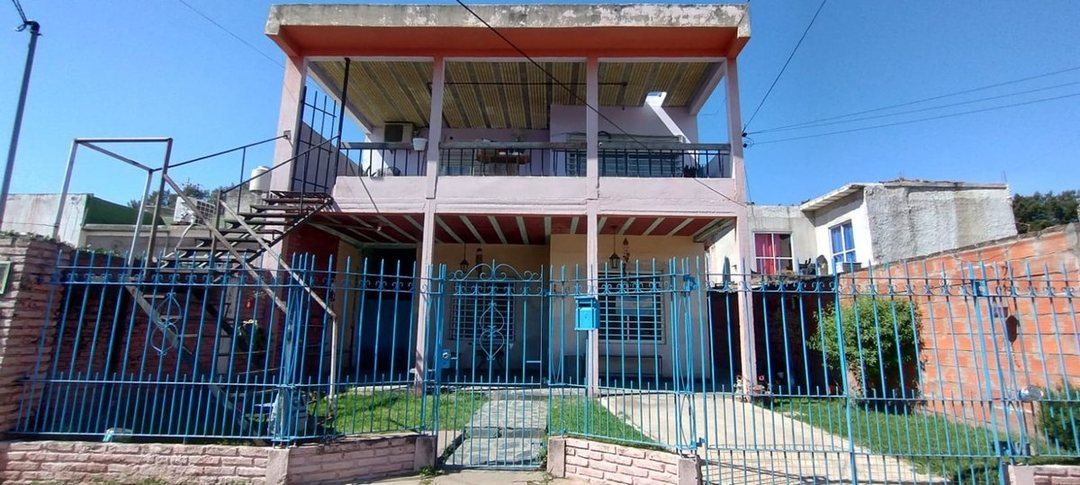 CASA EN VENTA EN BLOCK 3 AMBIENTES EN MORON