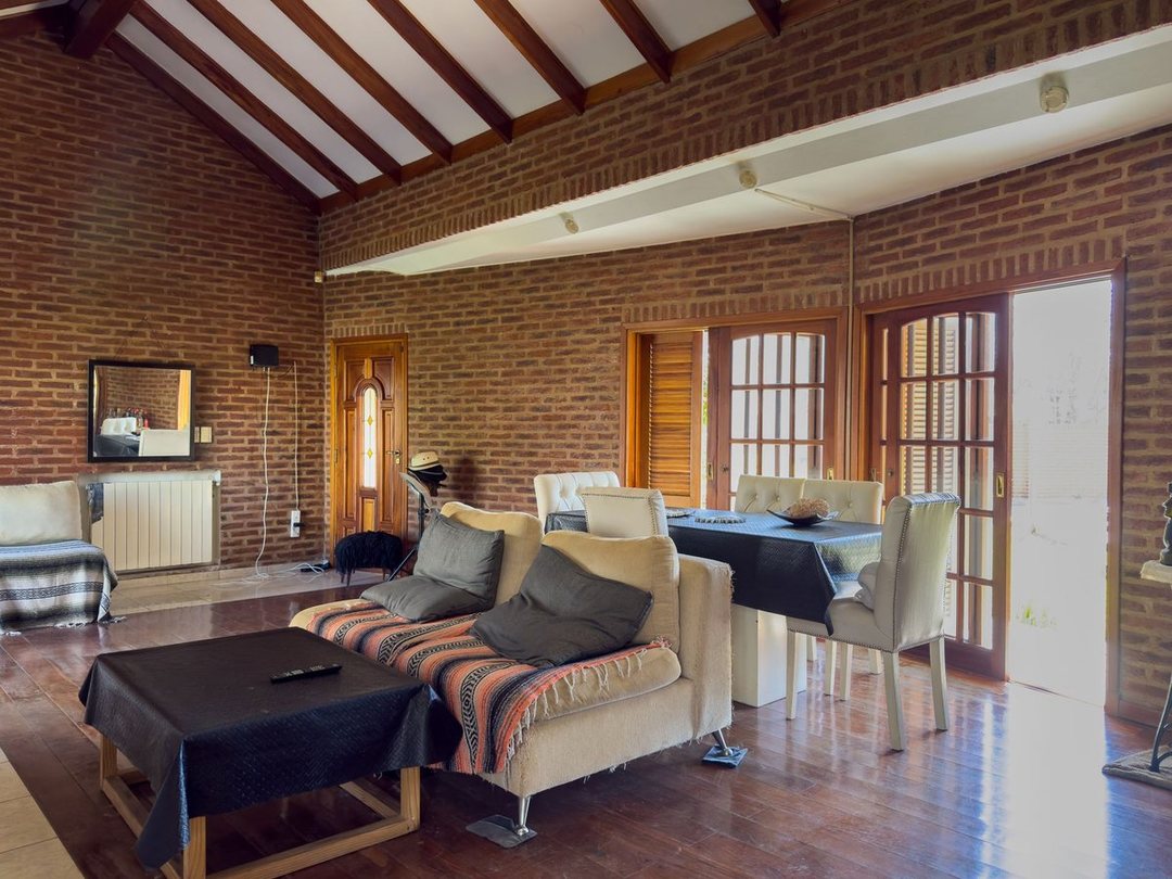 CASA EN VENTA EN GONNET