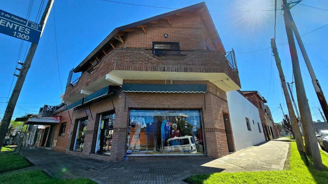CASA 4 AMB C/ LOCAL Y FONDO DE COMERCIO + TERRAZA