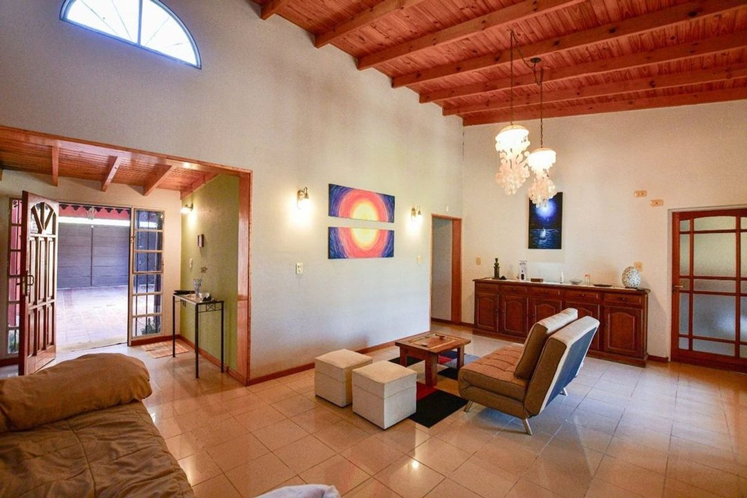 CASA EN VENTA EN LOS HORNOS, LA PLATA