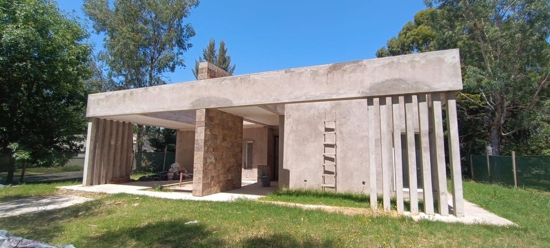CASA EN VENTA EN MIRALAGOS