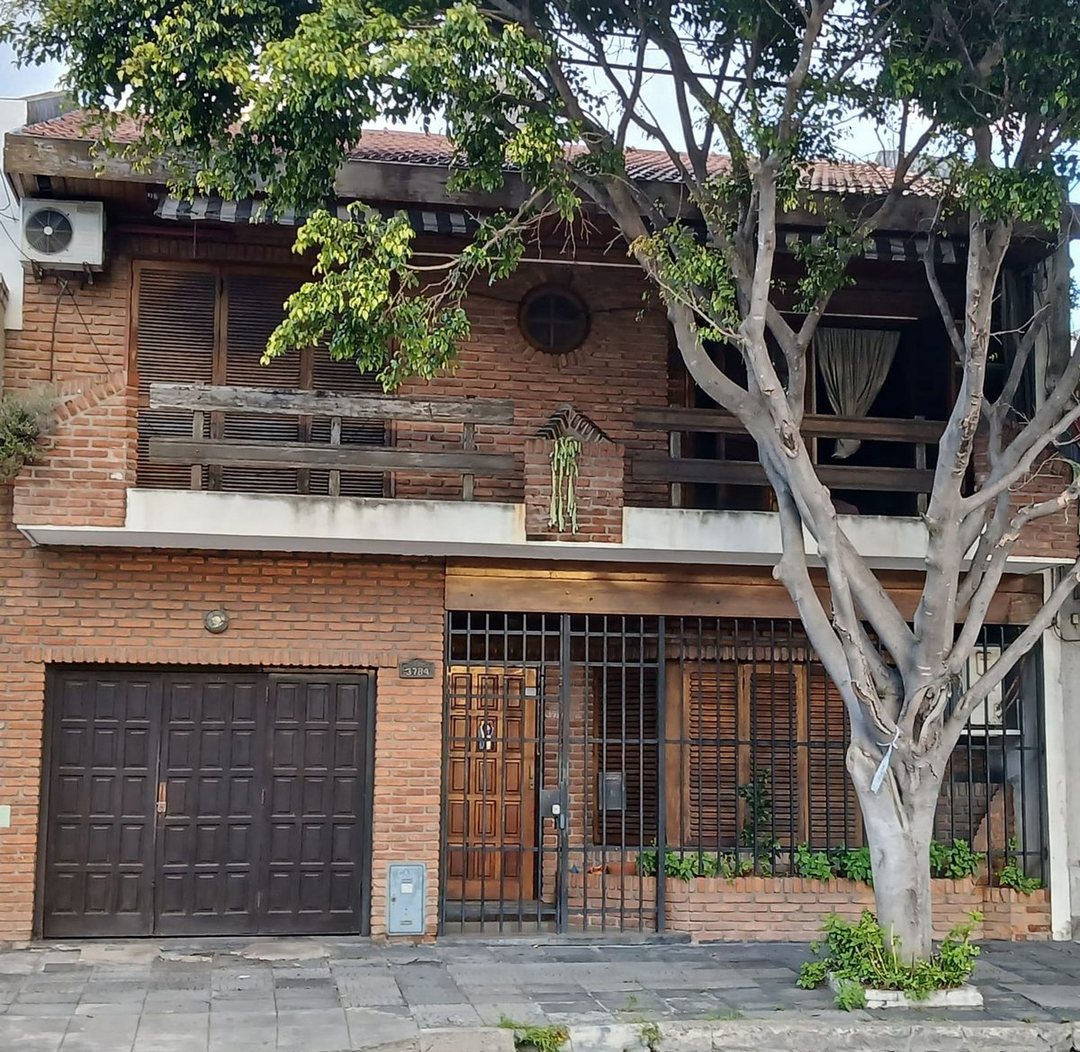 CASA EN VENTA-LOTE PROPIO 286M²-PARQUE AVELLANEDA