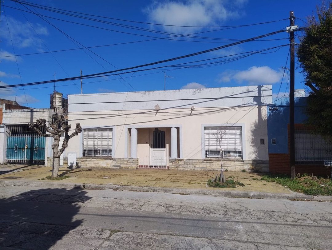 VENTA CASA 5 AMBIENTES 310M2 CON PARQ. EL PALOMAR