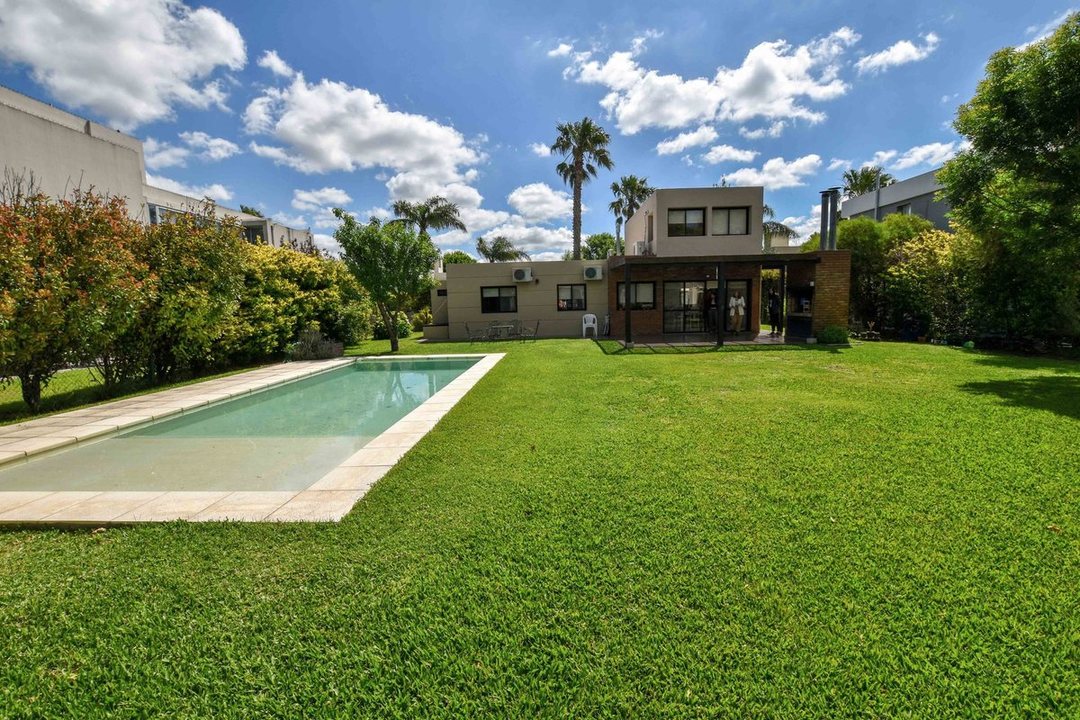 VENTA Casa dos dormitorios MIRAFLORES Funes Hills