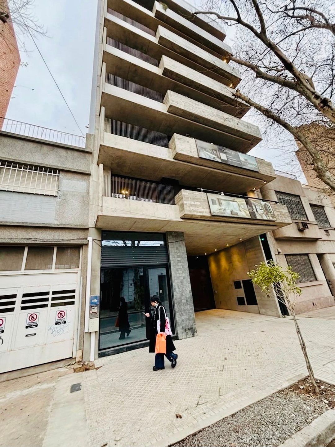 VENTA LOCAL  COMERCIAL AL FRENTE CALIDAD PREMIUM