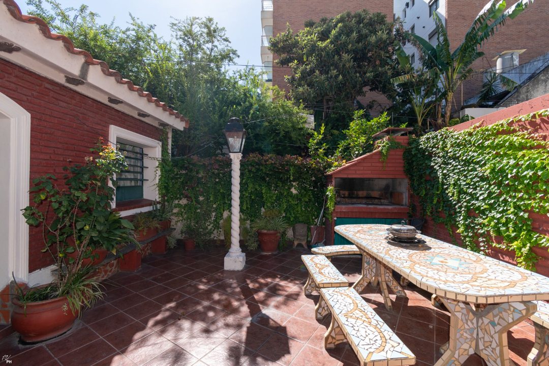 CASA EN VENTA 4 DORMITORIOS ABASTO