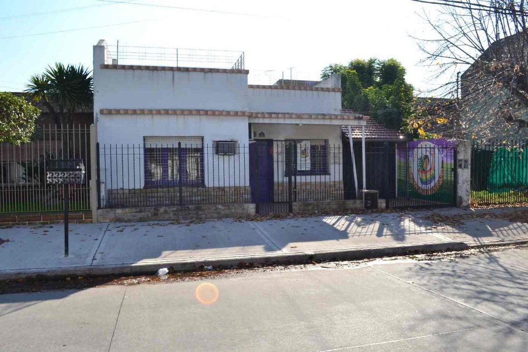 VENTA CASA 4 AMB COCH PATIO Y TERRAZA CRED MORON