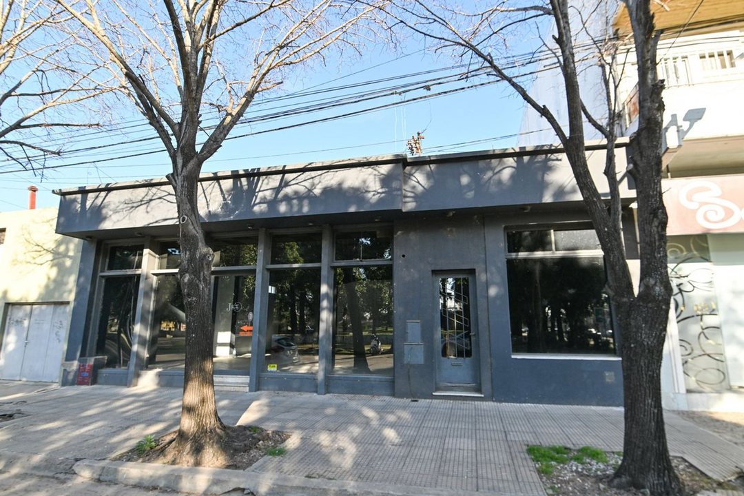 IMPORTANTE INMUEBLE EN VENTA - CENTRO V. TUERTO
