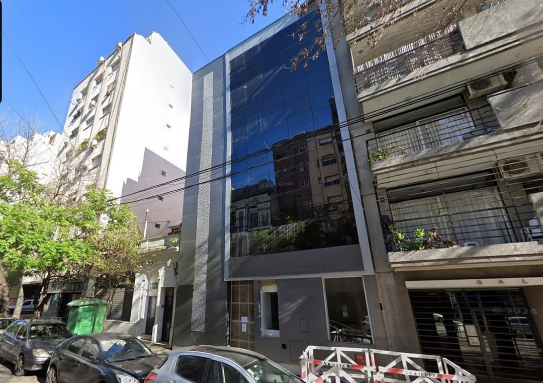 Edificio en Block Consultorios Clinica Cirugia