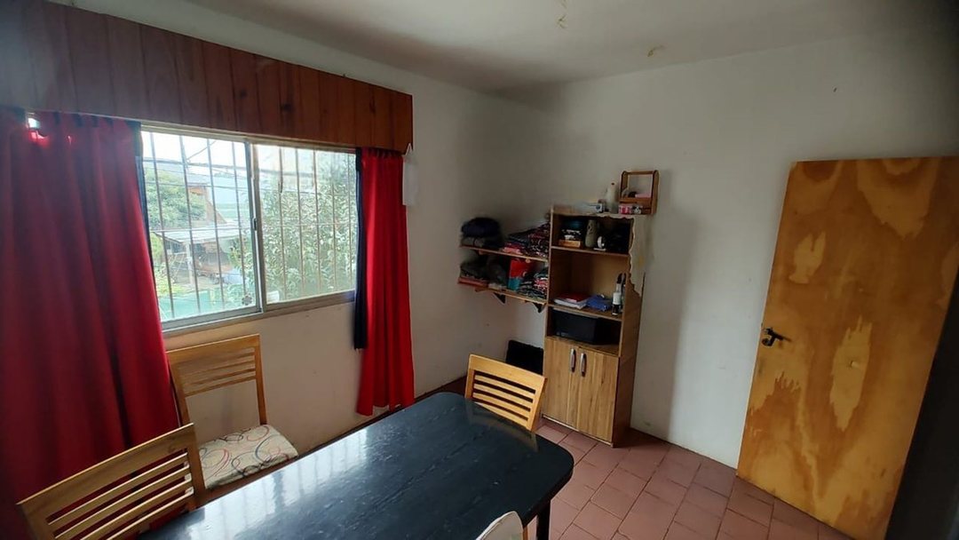 Venta casa de 6 amb.entrada auto y amplio terreno