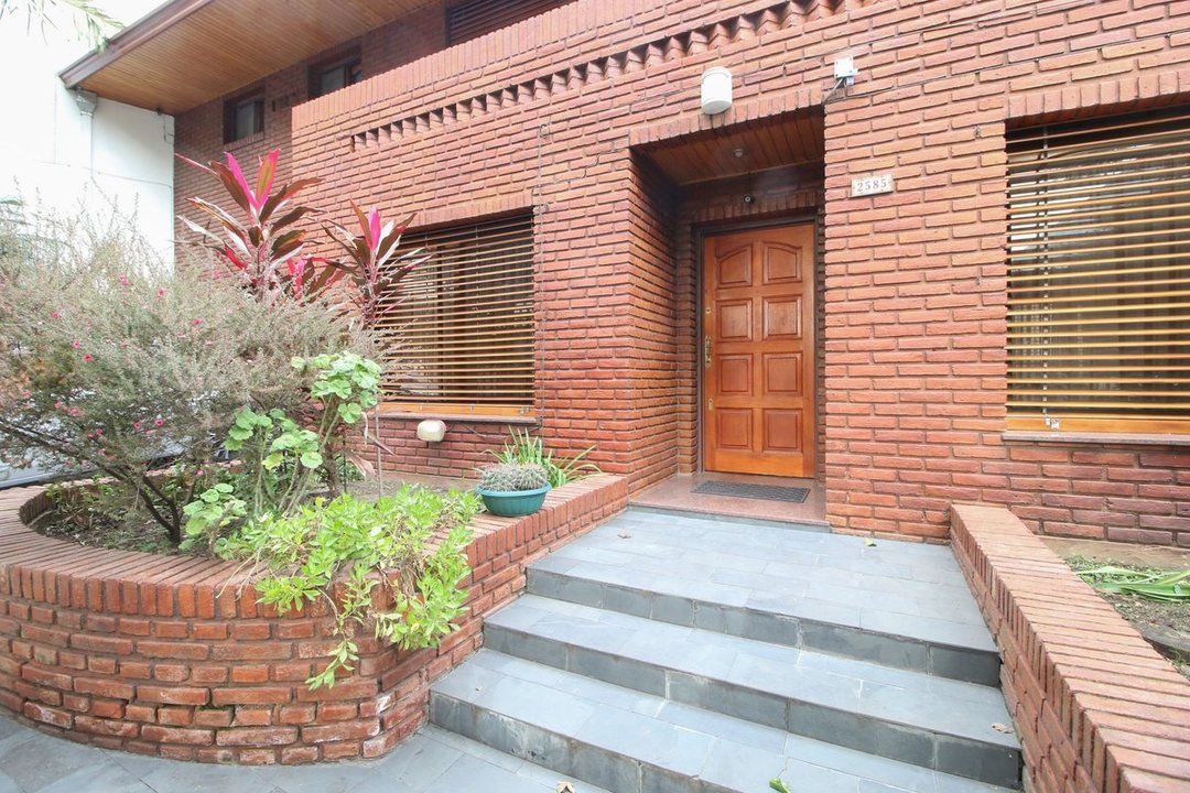 VENTA CASA 6 AMBIENTES DE CATEGORIA EN MATADEROS