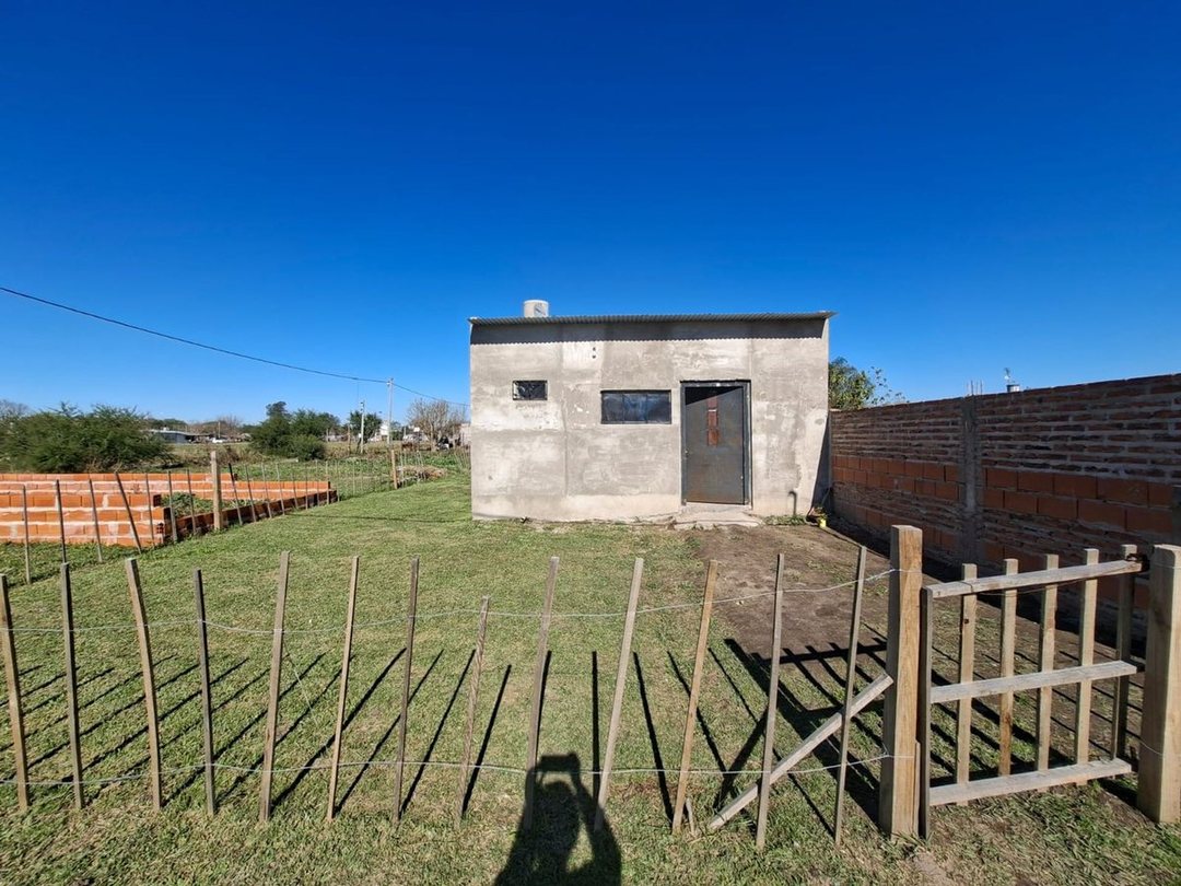 Monoambiente a terminar, gran terreno, Santo Tomé