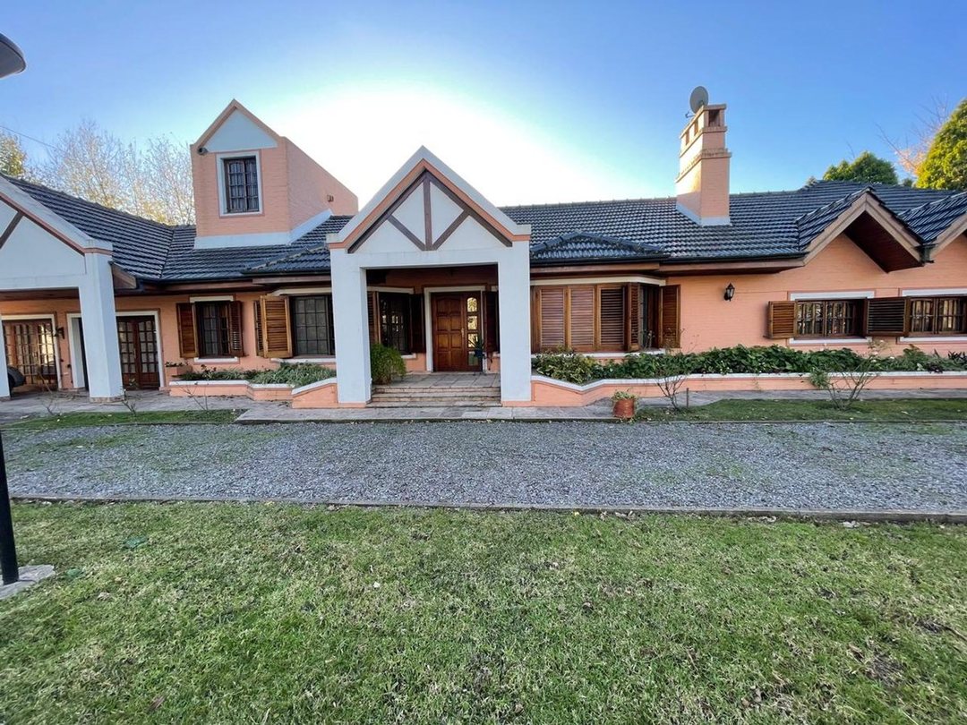 VENTA CASA 4AMB PILETA COUNTRY PARQUE LAS NACIONES