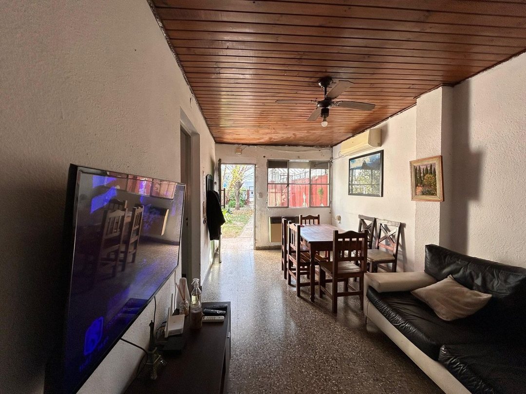 VENTA CASA 4 AMBIENTES SAN MARTIN COCHERA JARDIN