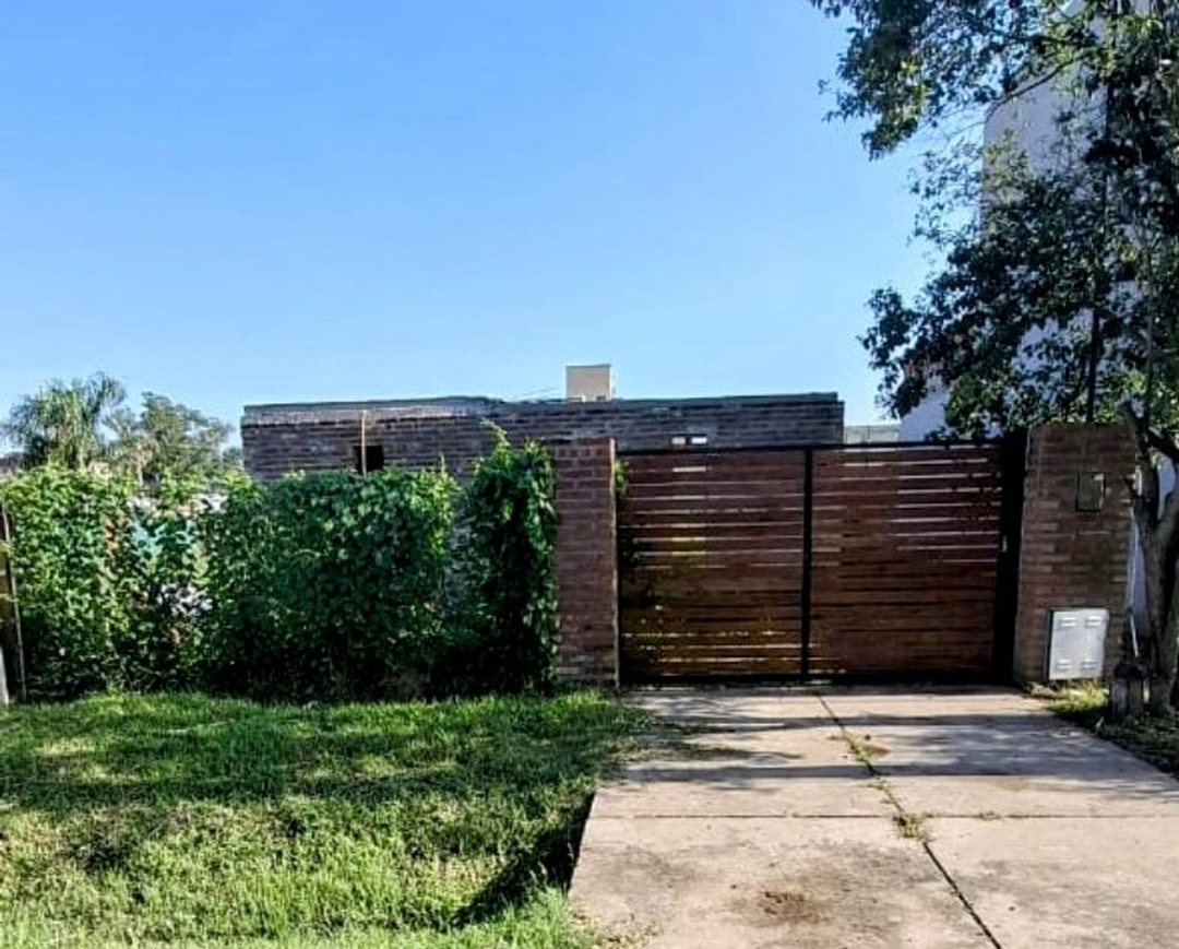 VENTA TERRENO CON CASA A TERMINAR EN ALVEAR