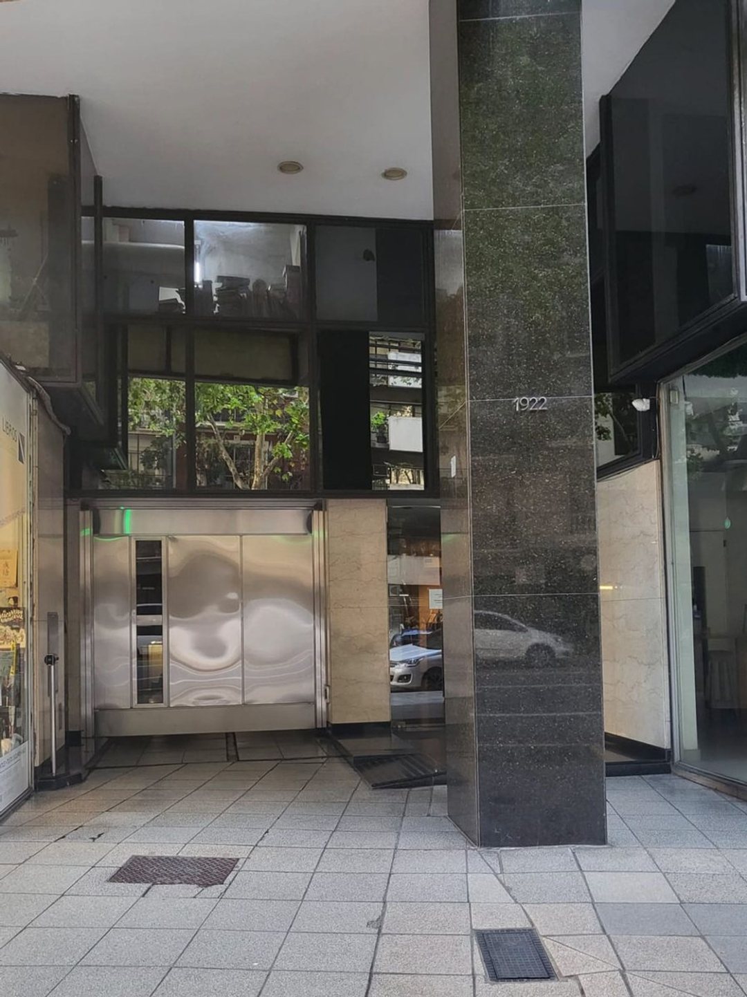 VENTA COCHERA FIJA CUBIERTA SEGURIDAD 24  RECOLETA