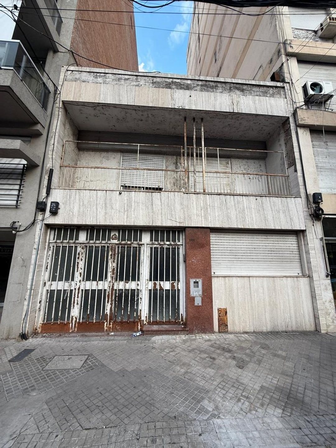 VENTA CASA A RECICLAR CENTRO TRES DORMITORIOS