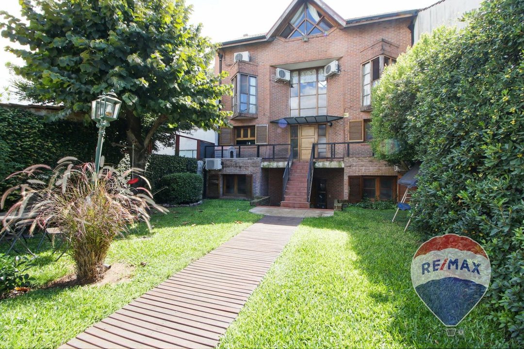 VENTA CASA OLIVOS 8 AMB JARDIN PILETA QUINCHO PLAY