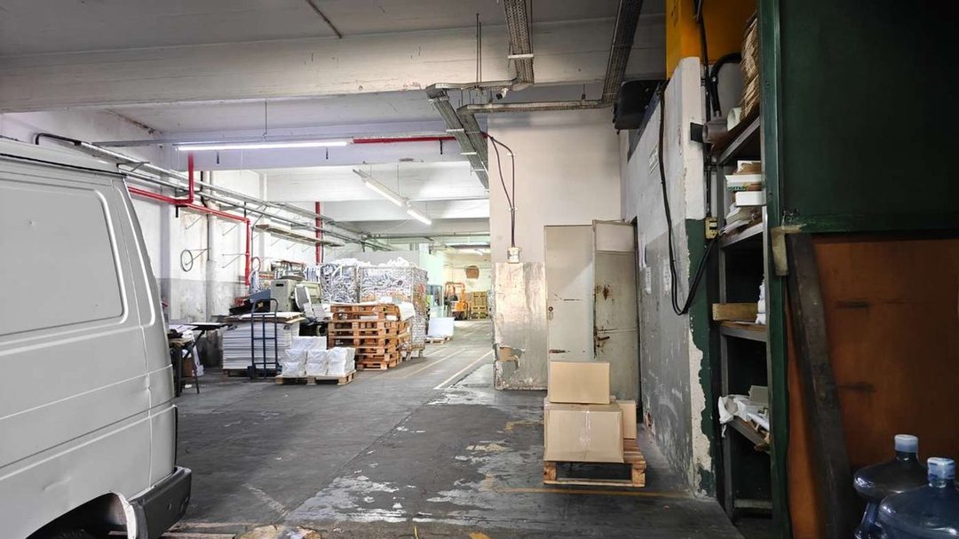 VENTA Depósito/ Galpón en Mataderos + 1300m2 cub